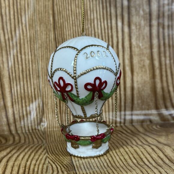 Avon Holiday Treasures Pircelain Musical Ornament Hot Air Balloon 2002 - Picture 2 of 14